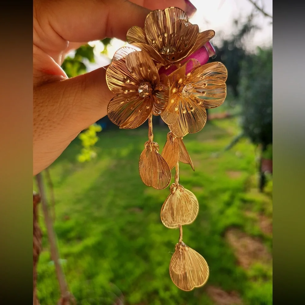 Zara Gold Floral Statement Earrings New!!! - Picture 3 of 11
